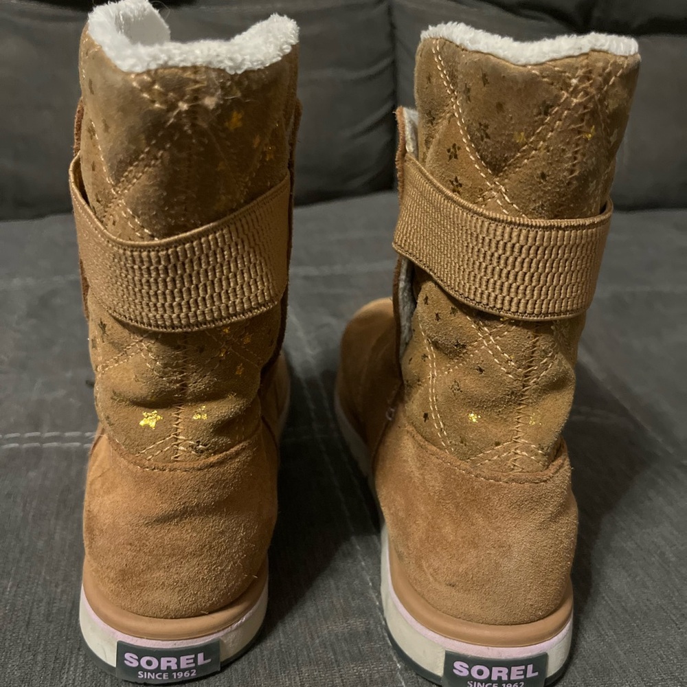 Sorel Tan Suede Boots with Gold Stars